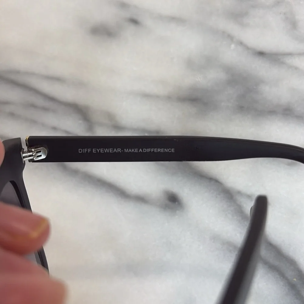 DIFF Black DIFF EYEWEAR Rhys Sunglasses - Picture 7 of 8